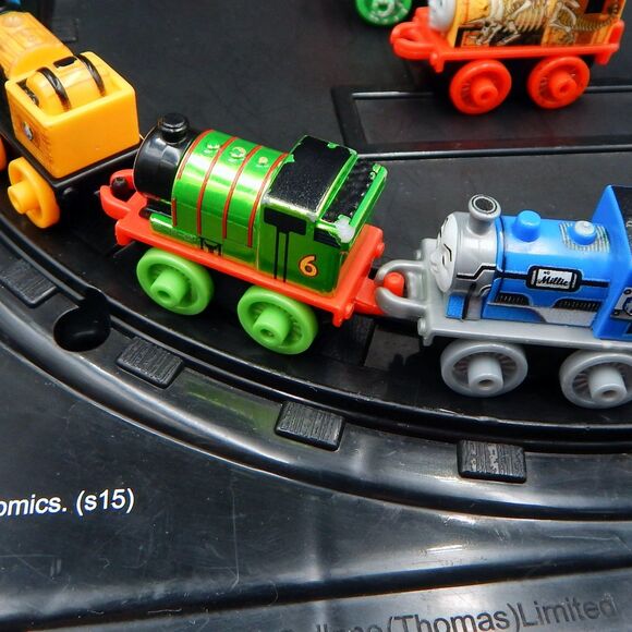 Thomas The Train Minis Super Hero Carrying Case Built In Track Lot 16 Minis Toy - Picture 11 of 11